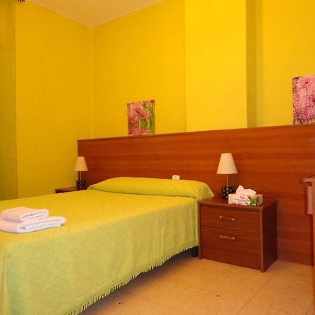 Hotel Pension Mode Lleida Quarto foto